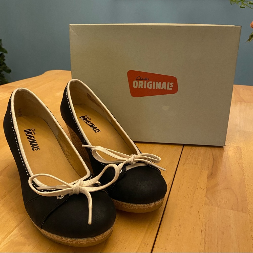 New in box,  Clark’s Originals- Vogue Rose Crepe Wedge Heels!!